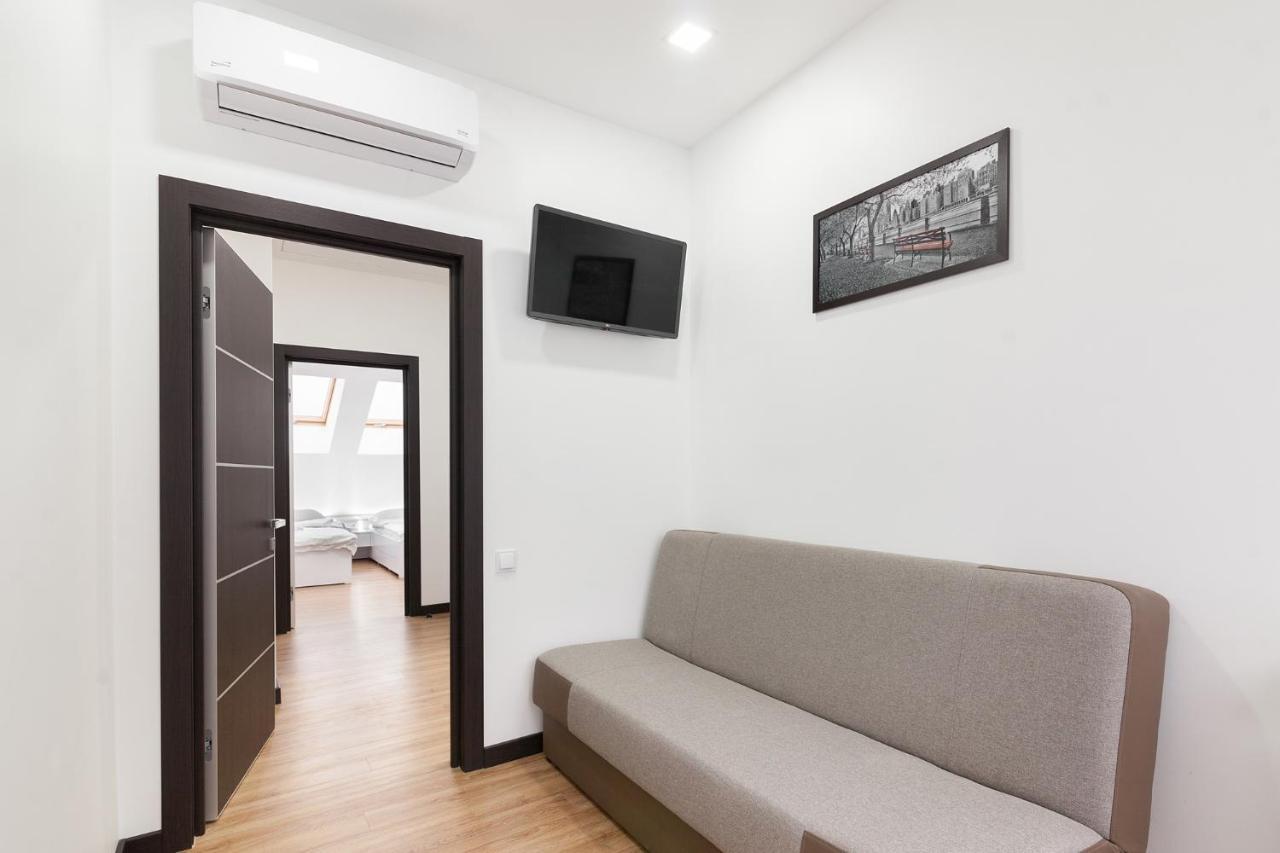Leogrand Apartment On Doroshenka 38 リヴィウ エクステリア 写真